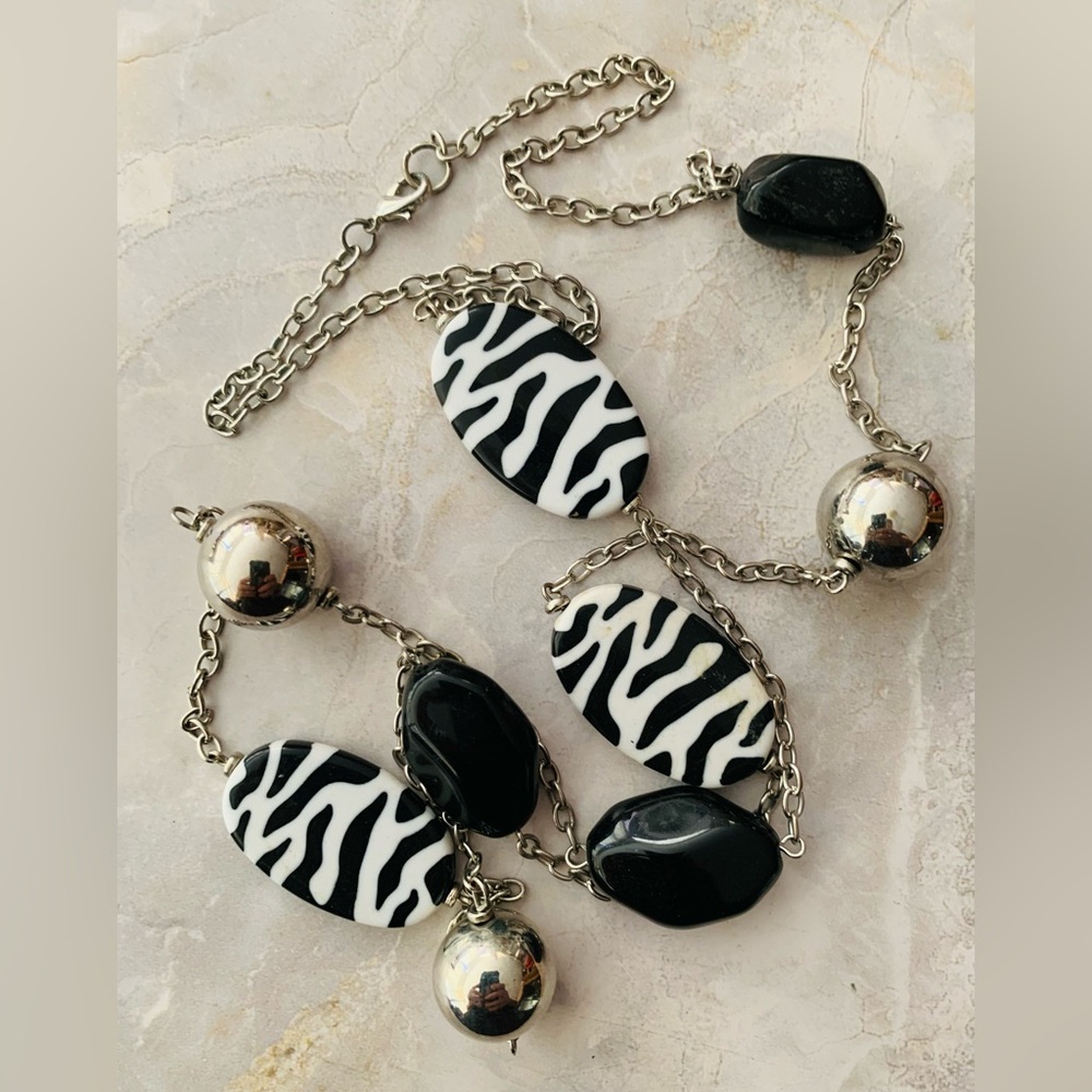 Black and White Zebra Print Lucite Beads Necklace